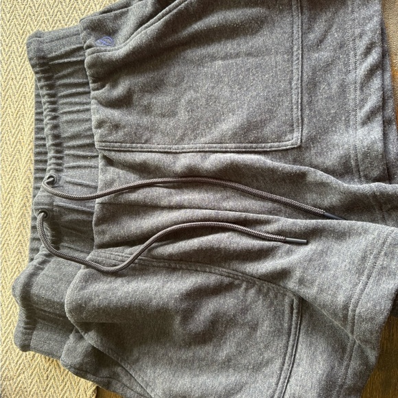 Lou & Grey Shorts Size Large - Picture 2 of 6